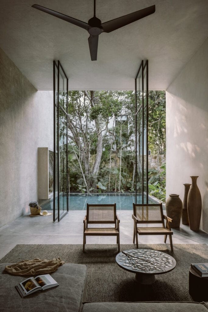 Casa-Aviv-4-tt-width-987-height-1480-lazyload-0-crop-1-bgcolor-000000-force-1